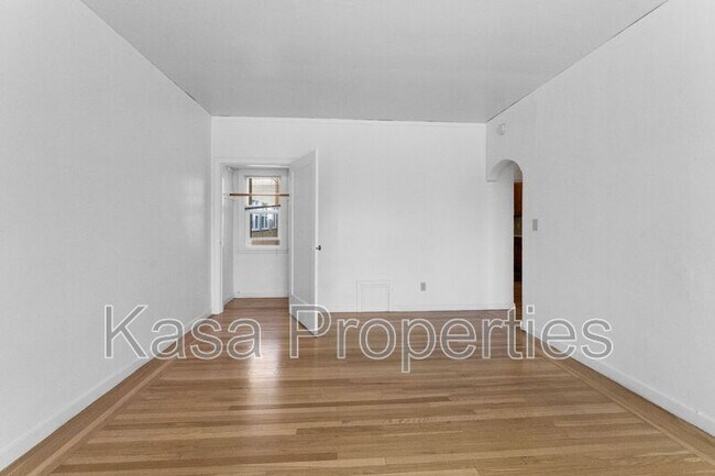 Building Photo - 1856 Spruce St