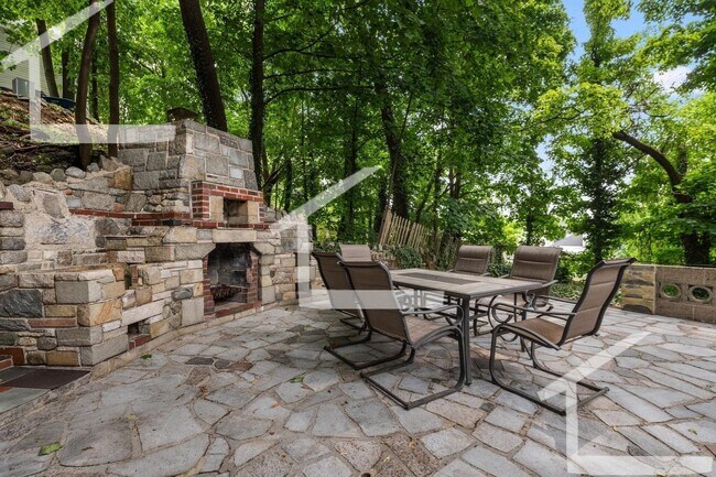 Foto del edificio - Pet OK Lux 2 bed with Parking Inc.  Shared...