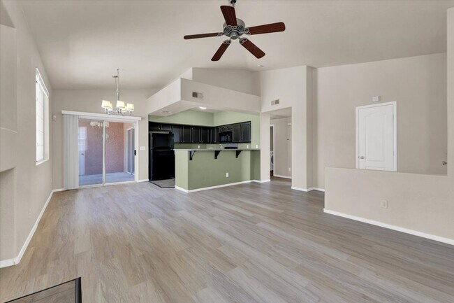 Foto del edificio - 7624 Pacific Hills Ave