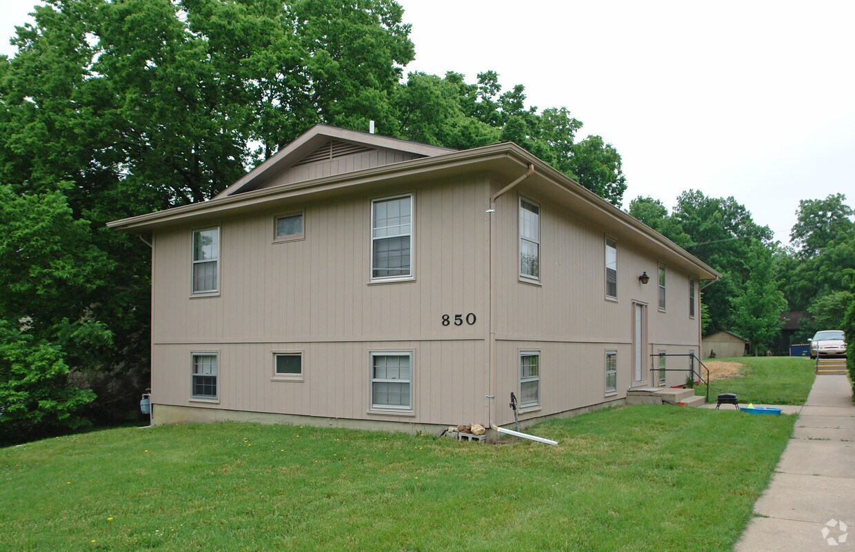 850 Highland Dr, Lawrence, KS 66044 Apartments in Lawrence, KS