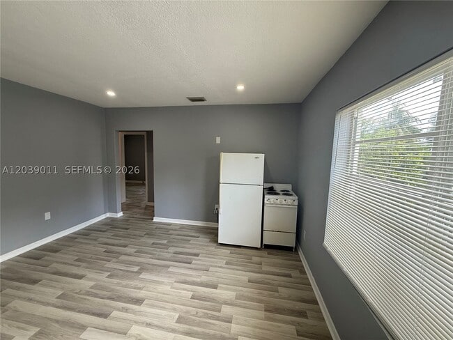 Building Photo - 426 NE 77th Street Rd