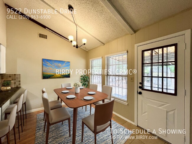 Foto del edificio - "Charming 3-Bed, 2-Bath Home with Fireplac...