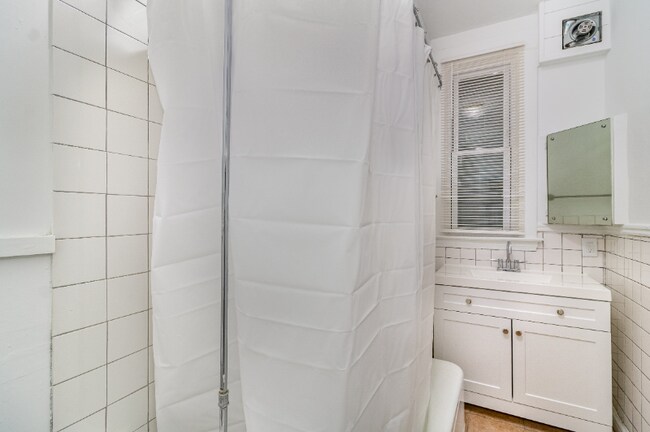 Foto del edificio - 822 W 35th St