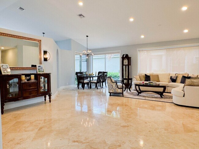 Foto del edificio - Long Lake Palm Drive, Boca Raton, FL 33496 - 4 BR 3 BA single-family home