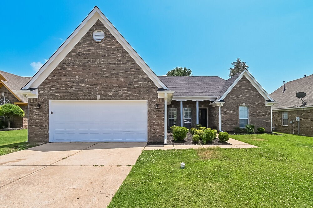 Primary Photo - 3911 Rasco Hills Dr