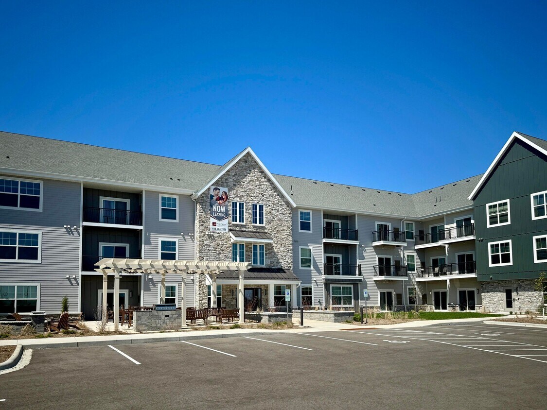 The Crest Luxury Apartments Apartments in Waunakee, WI