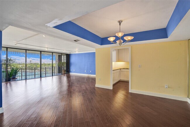 Foto del edificio - 3 Grove Isle Dr