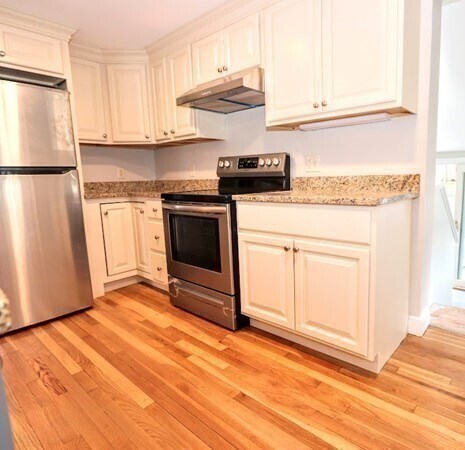 Building Photo - 66 Spruce St