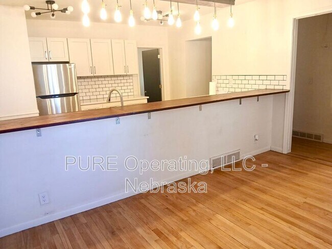 Building Photo - 120 N 6th St