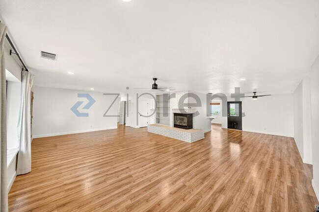 Building Photo - 7211 Amanda Way