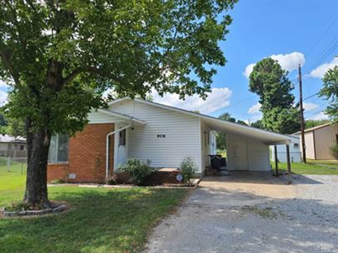 Primary Photo - 3 bed, 2 bath