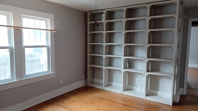 Foto del edificio - 2218 Gibson Ave