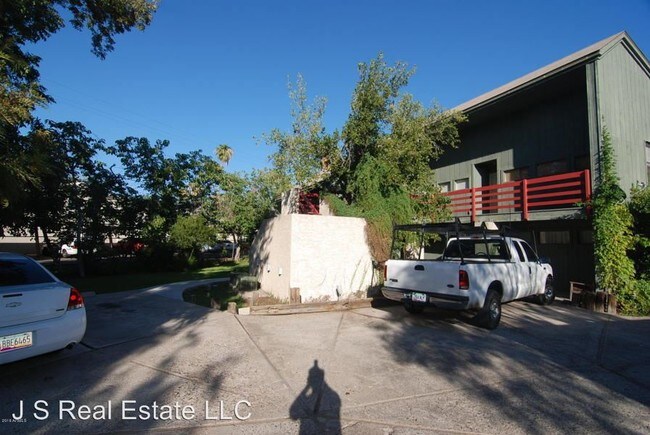 Foto del edificio - 2416 W Augusta Ave