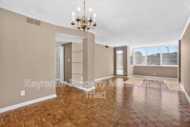 Foto del edificio - 1101 N Elm St
