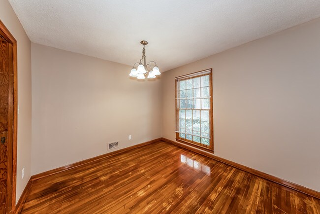 Building Photo - Hardwood Floor Paradise