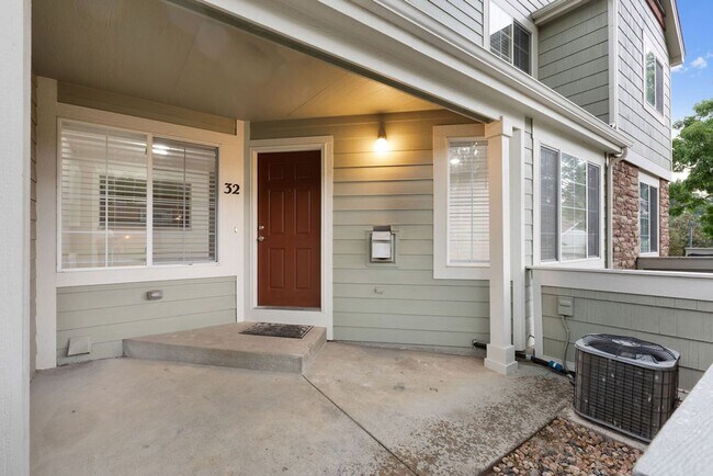 Foto del edificio - Spacious 2 Bedroom, 2.5 Bath Townhome in D...