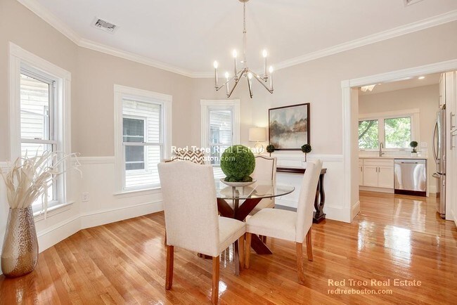 Photo - 14 Royal St Apartments