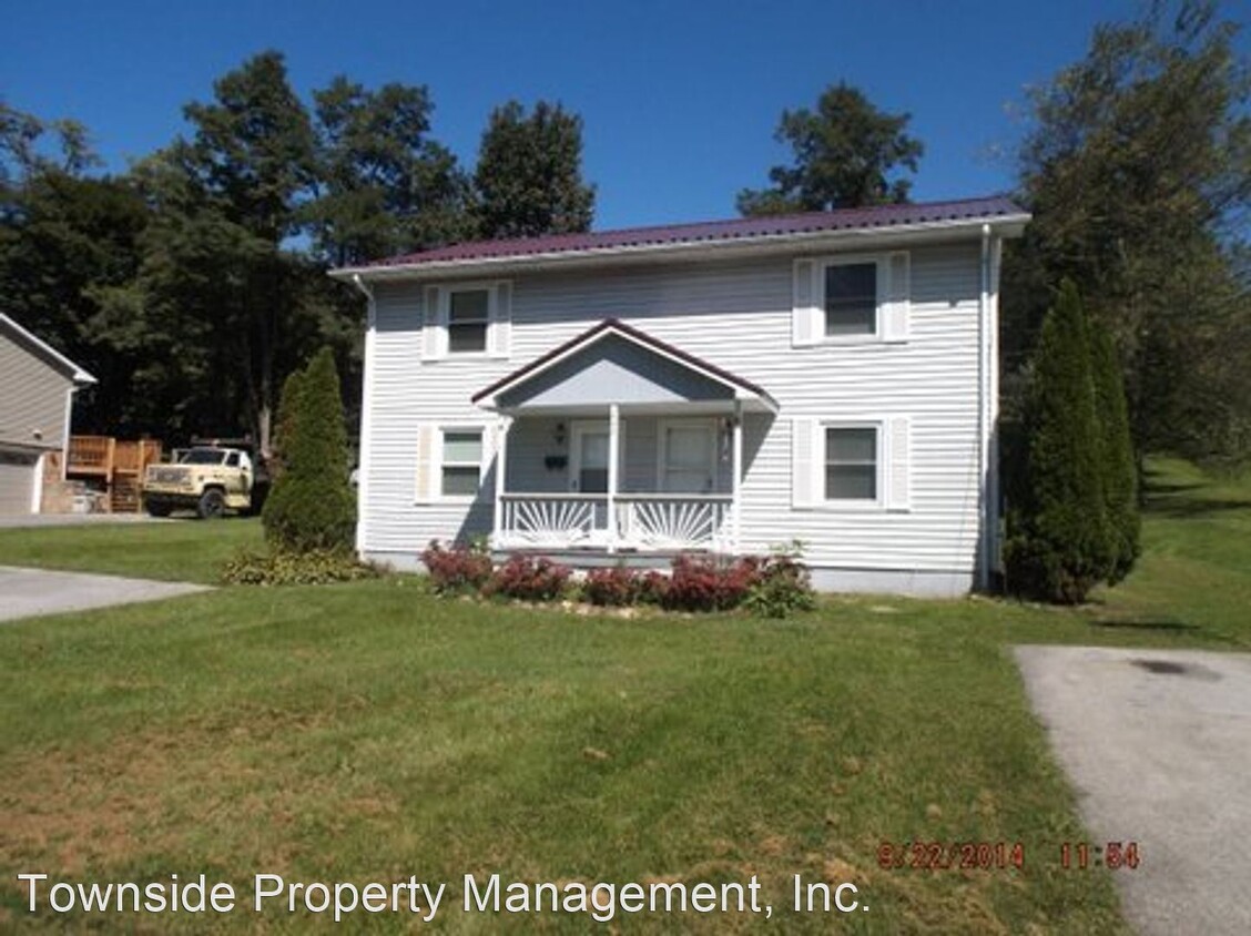 Primary Photo - 2 br, 1 bath House - 860B Church St.