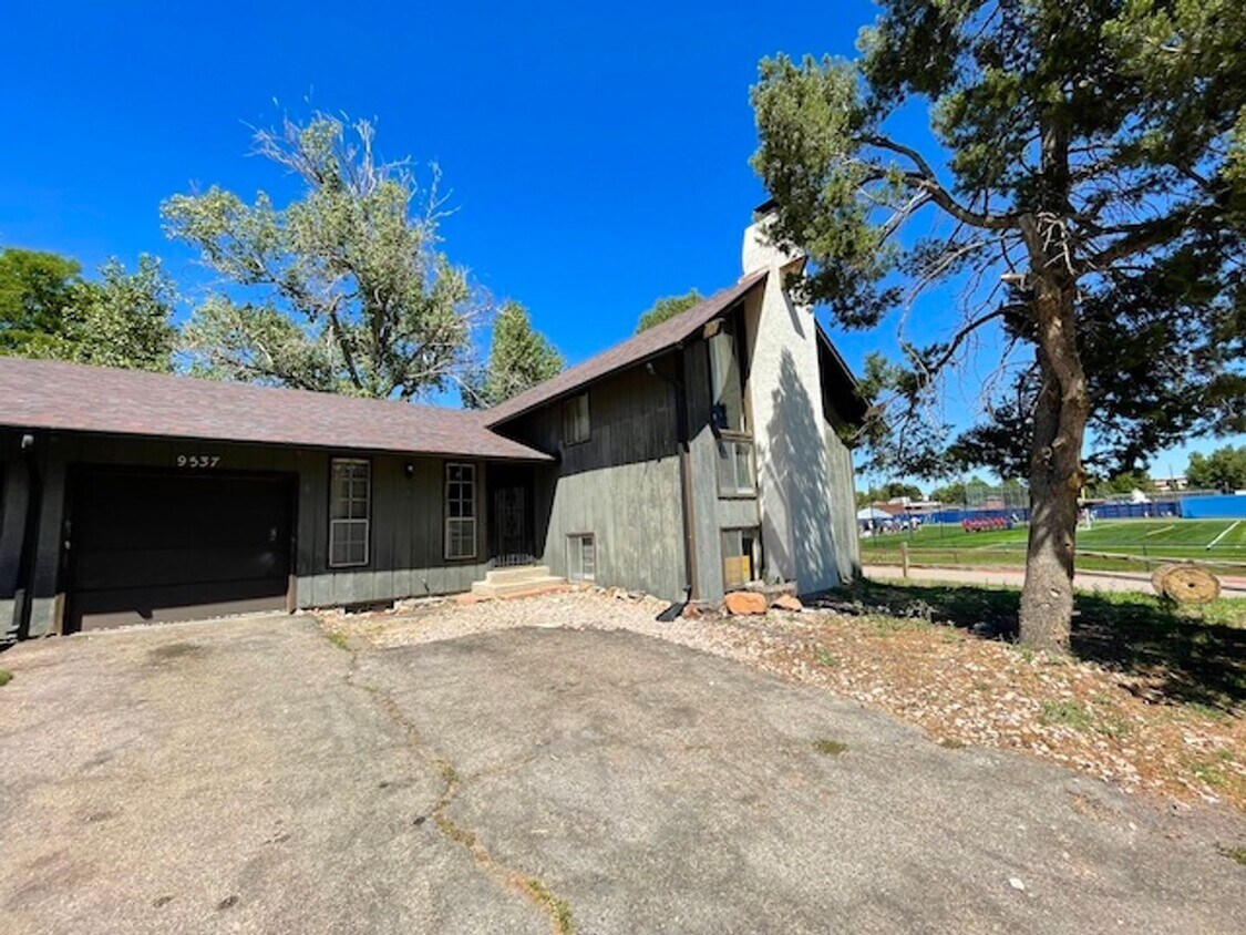 Primary Photo - 9537 E. Chenango Ave