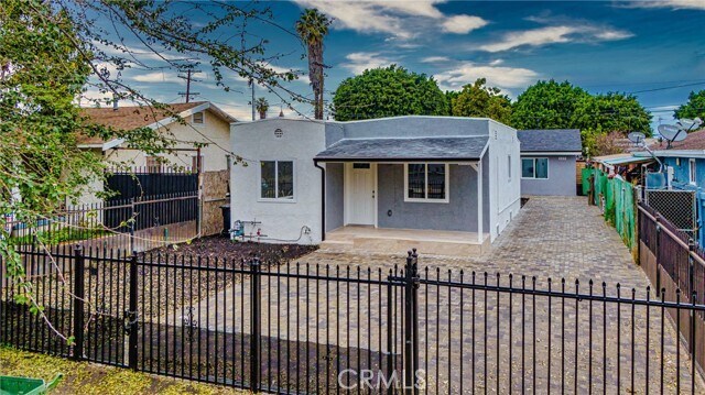 Foto principal - 323 E 93rd St
