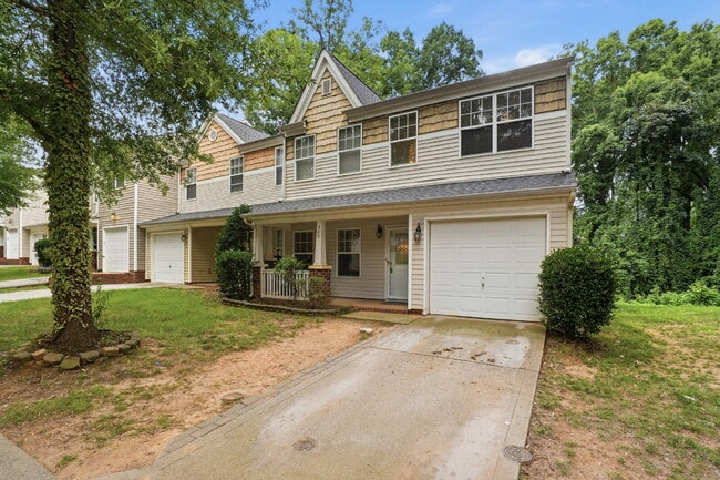 Building Photo - Spacious End Unit Townhome!