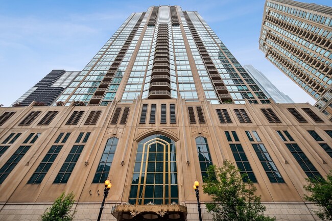 Building Photo - 21 E Huron St