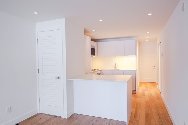 Building Photo - 3460 Rue Durocher