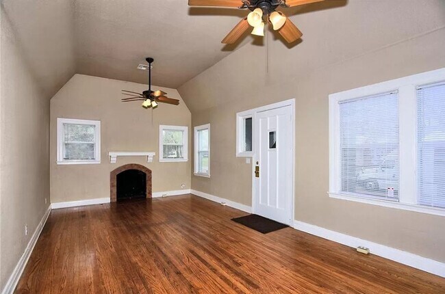 Foto del edificio - MAJOR PRICE DROP! Excellent home located in Kendall - Whittier!