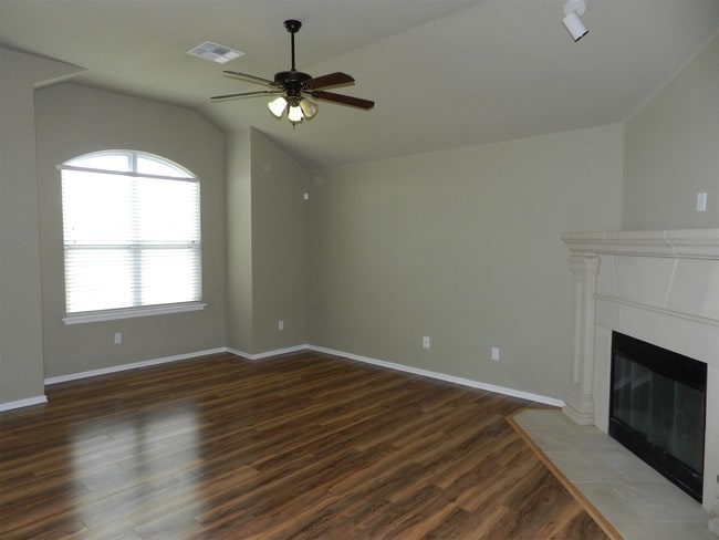 Building Photo - 4827 Southwest Waterstone Place
