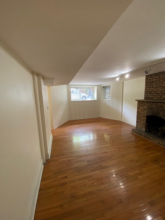 Building Photo - 2242 N Halsted St