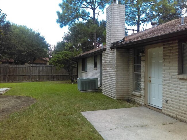 Building Photo - 7047 McCullum Rd