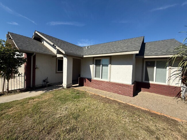Foto del edificio - Updated single story located in Modesto!