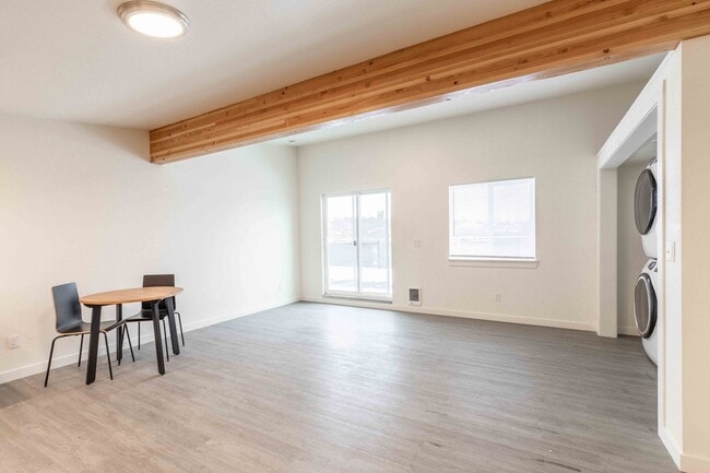 Building Photo - 314 S Asbury St