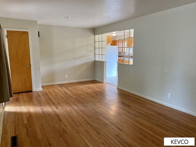 Building Photo - Ranch-Style Home in Campus West