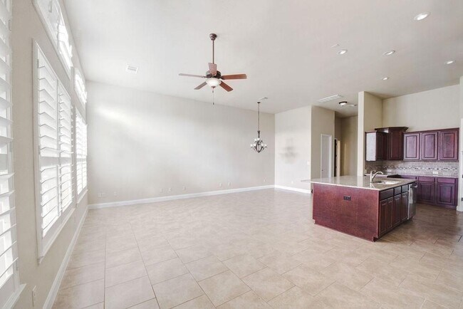 Foto del edificio - 15217 Glen Heather Dr