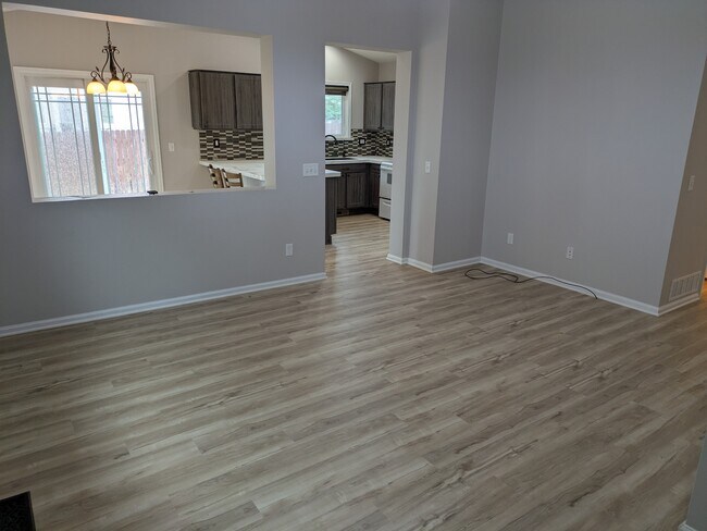 Foto del edificio - 2067 Woodpark Dr