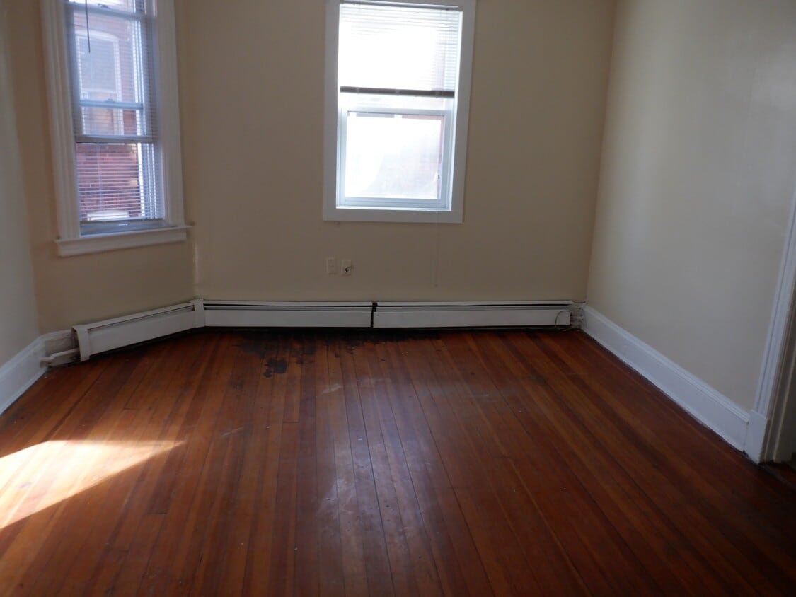 Primary Photo - 119 Sisson Ave