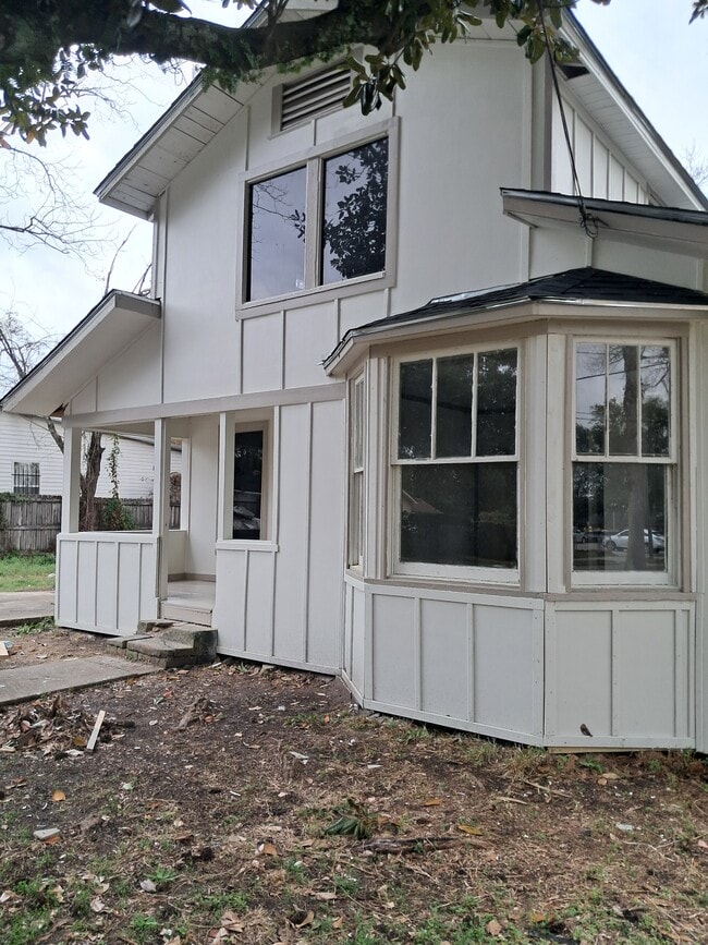 Building Photo - 2351 Dukes Ave