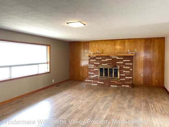 Foto del edificio - 3 br, 1 bath House - 38956 SW 2nd Ave