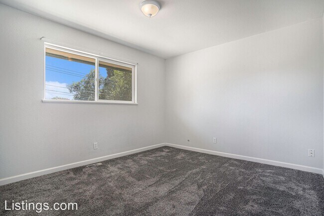 Foto del edificio - 3 br, 2 bath House - 709 Zion Dr