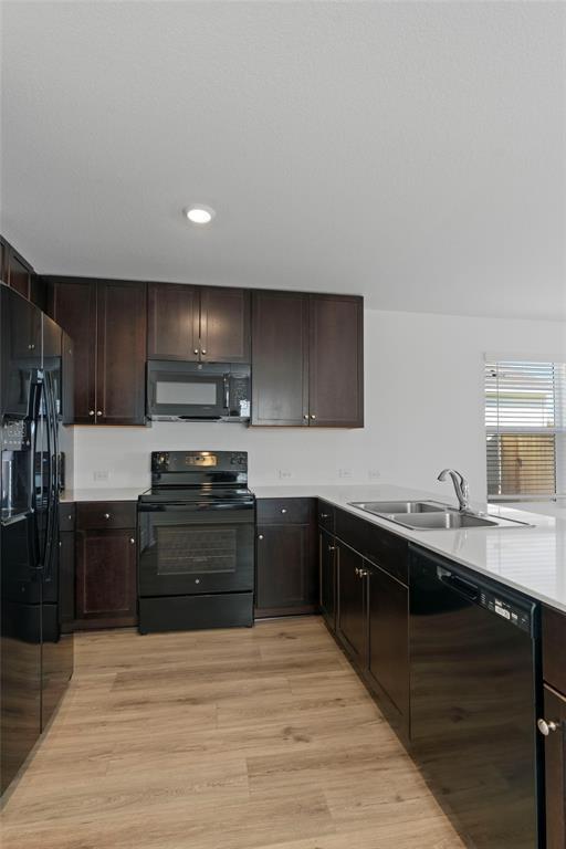 Foto del edificio - 444 Marty Allen Lp