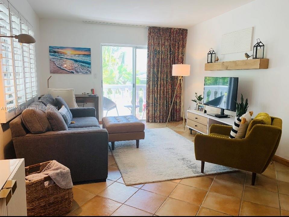 Primary Photo - 1150 Madruga Ave
