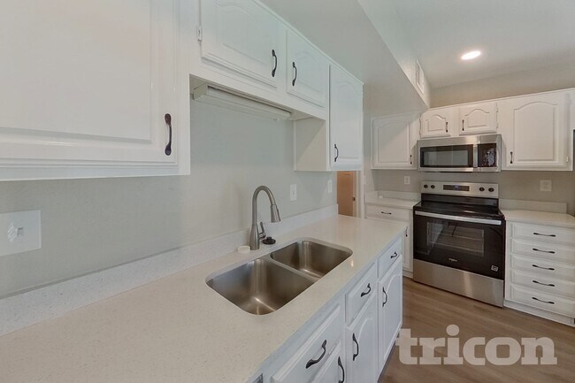 Foto del edificio - 3316 Forest Creek Dr