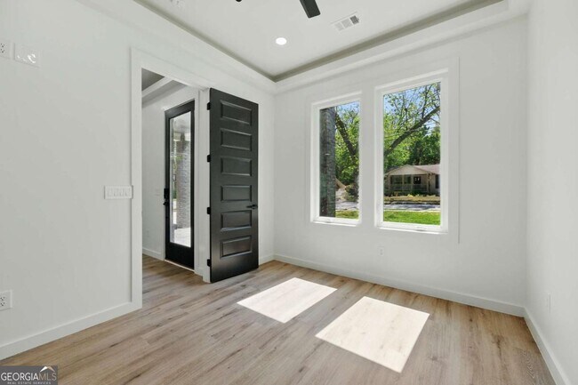 Building Photo - 3299 Sims St