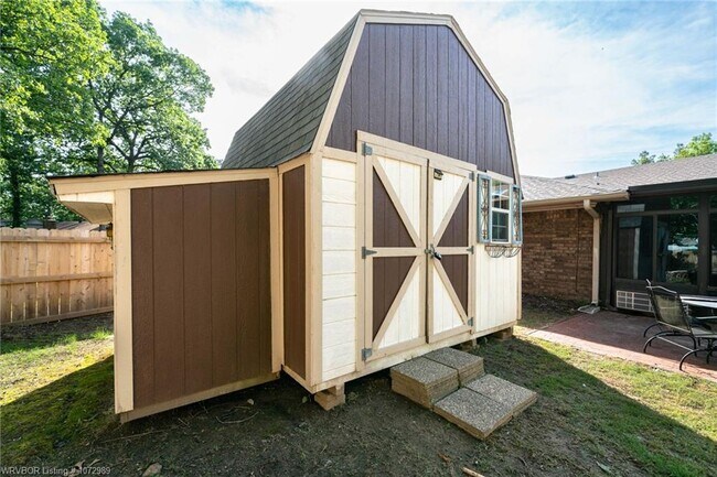 Building Photo - 10323 Meandering Way