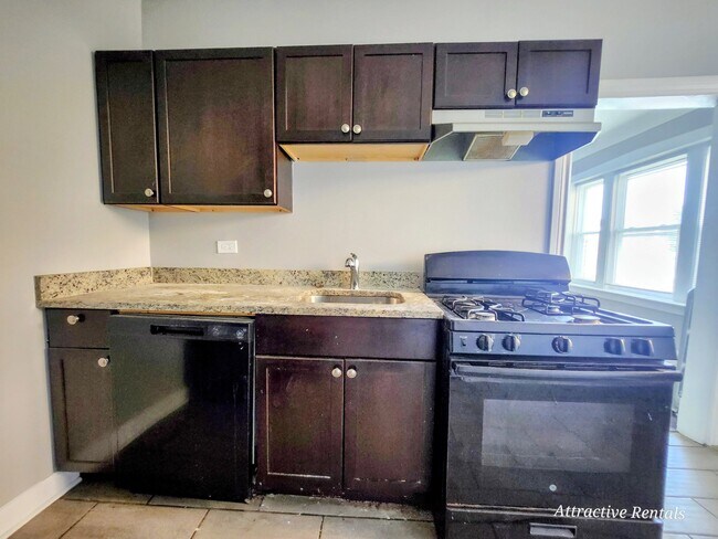 Foto del edificio - 6055 S Troy St