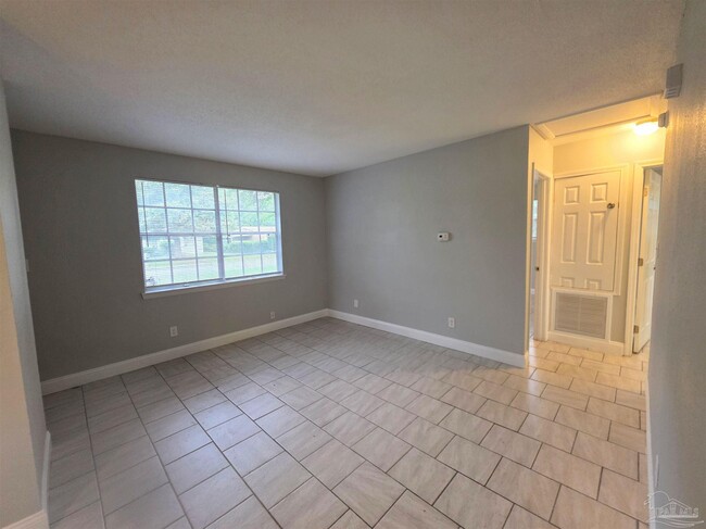 Building Photo - 6424 Dunbar Rd