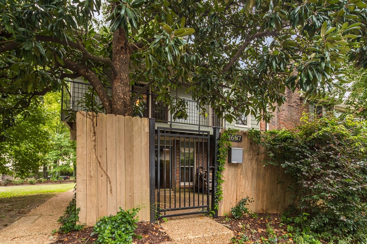 Primary Photo - Fall Special - 1/2 off first month's rent!