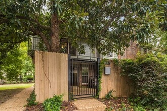 Building Photo - 1687 Regents Park Dr