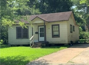 Building Photo - 3421 Catherine St
